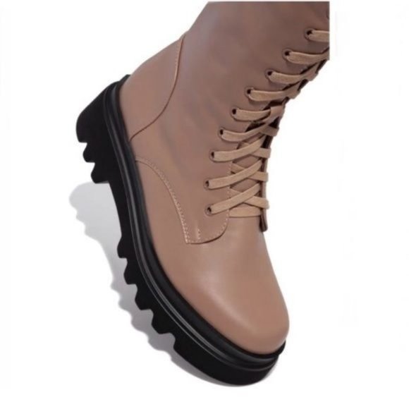 !! NEW !! Knee High Lack Up Combat Boots with Side Zip in Taupe - Picture 3 of 8